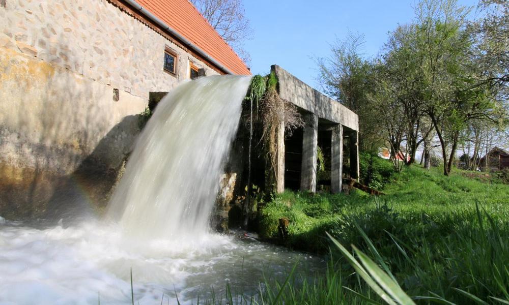 Moara De Piatra Hotel Karcfalva Kültér fotó